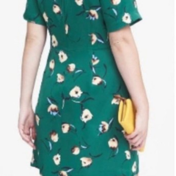 Gorgeous Banana Republic floral dress in Emerald Green floral print. Size 6 - Picture 3 of 5